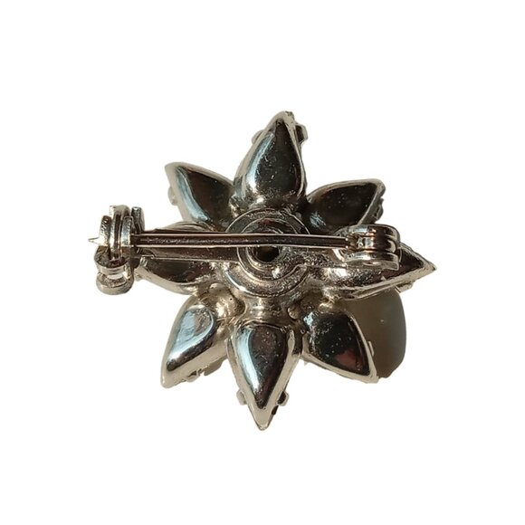 Vintage Snowflake Style Rhinestone Pin, Brooch - Picture 12 of 12